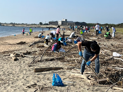 海岸清掃の様子(R4.10.2)