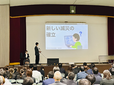 教育研究発表会全体会での発表の様子(R5.11.4)